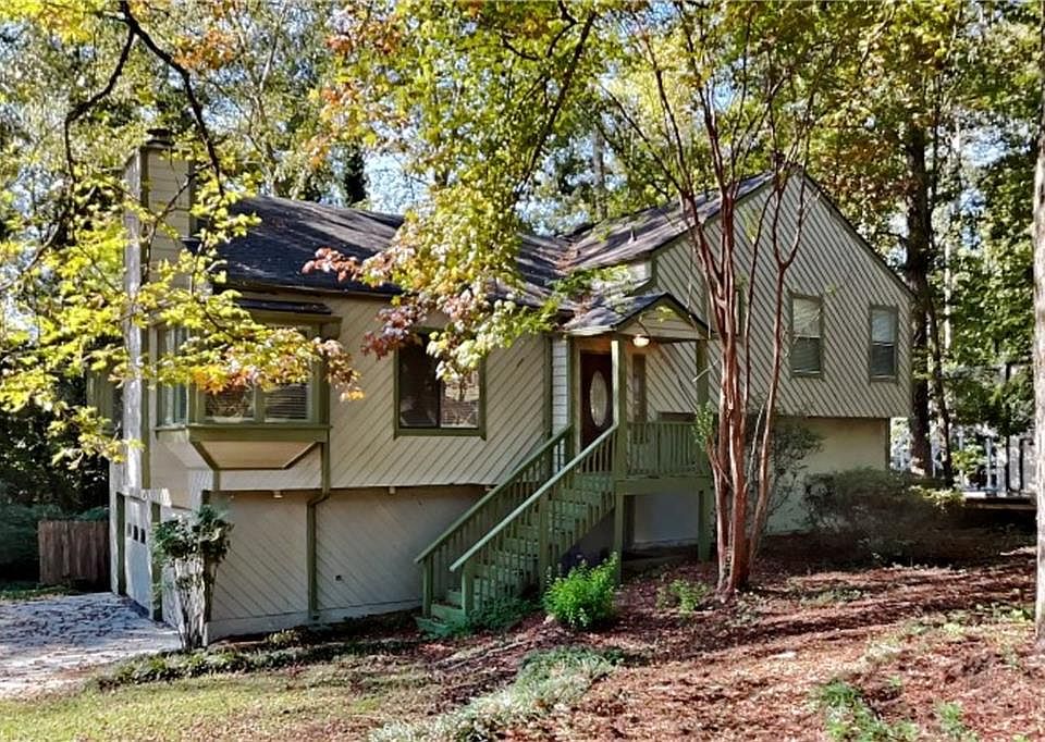1st image of 1744 Christie Dr NE