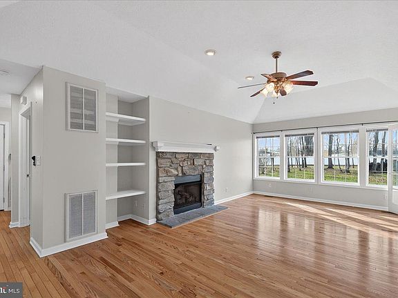 3rd image of 352 Doe Run Rd