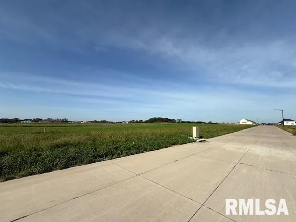 6777 Meghan Ave, Bettendorf, IA 52722