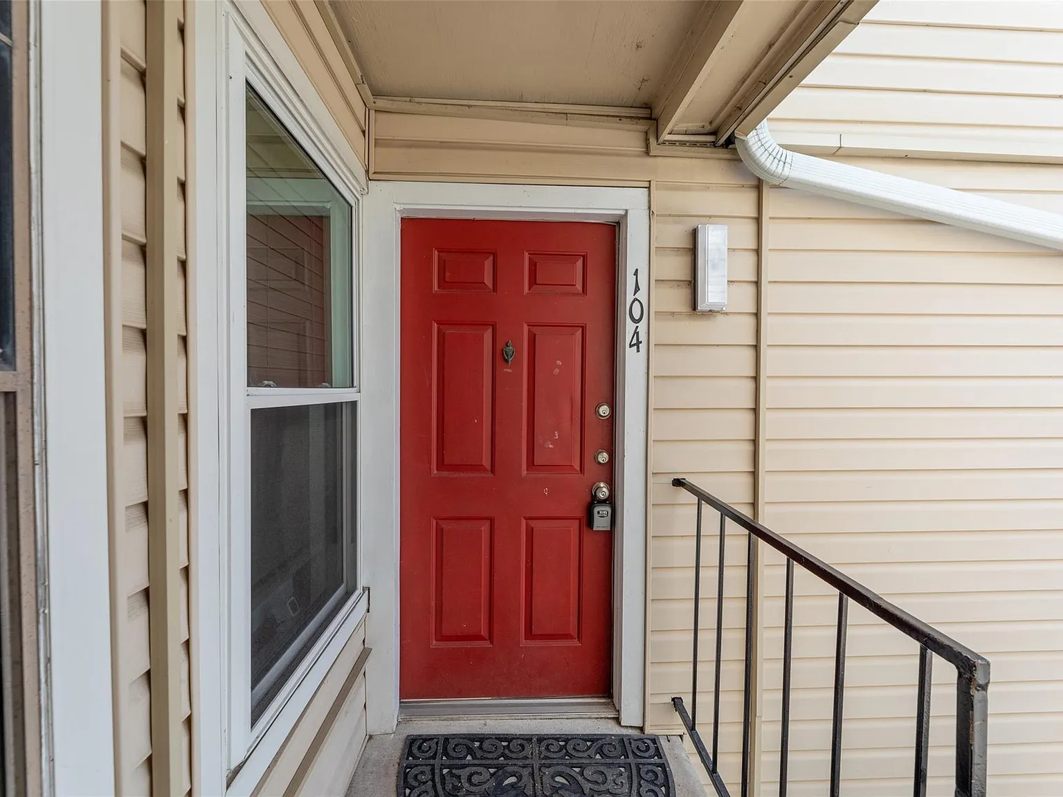 1 bed, 704 sqft, $1,200 — Photo 3