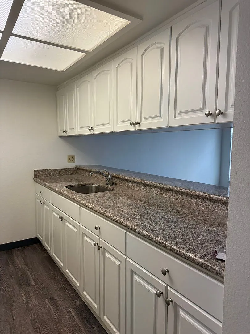 Davis Apartments — Photo 1