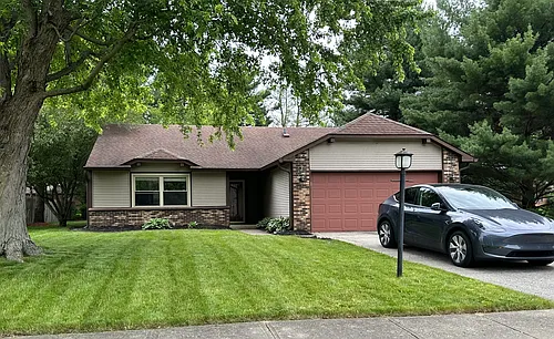 1121 N Briarwood Dr Photo 1