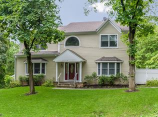 16 Lacey Ave, Gillette, NJ 07933