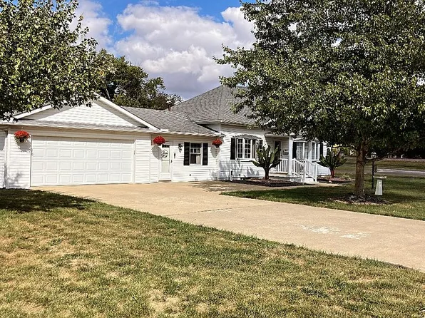 607 Bell St, Staunton, IL 62088