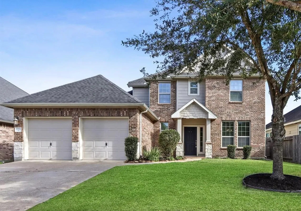 4 bed, 2.5 bath, 2528 sqft, $2,500 — Photo 1
