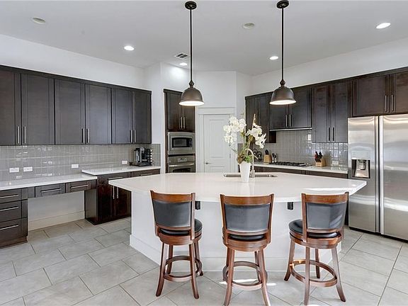 5th image of 2279 Park Place Cir