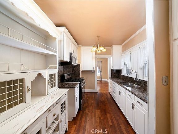 5th image of 211 S Ross St