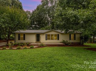 155 Springdale Acres Dr, Mooresville, NC 28115