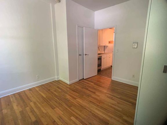 2nd image of 71 Thompson St #4DD