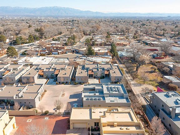 3rd image of 3004 Calle Obispo NW