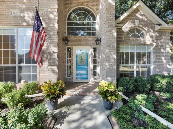 2613 Abercorn Dr, Grapevine, TX 76051