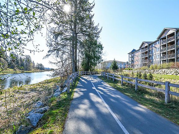 5th image of 1944 Riverside Ln #110