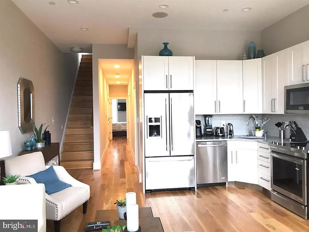2 bed, 950 sqft, $4,200 — Photo 1
