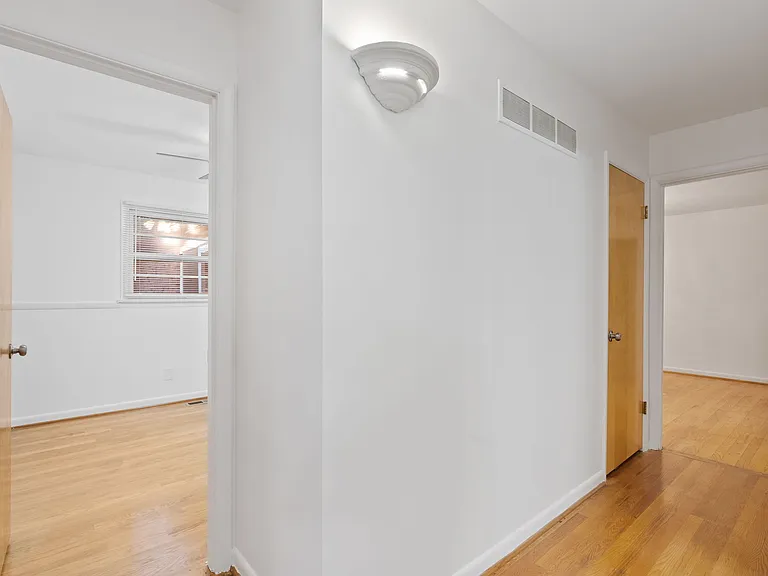 1555 Zurich Dr — Photo 26