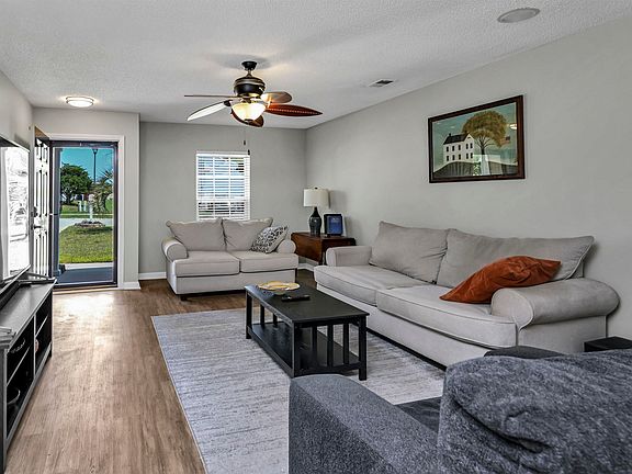 3rd image of 279 Richmond Farm Cir