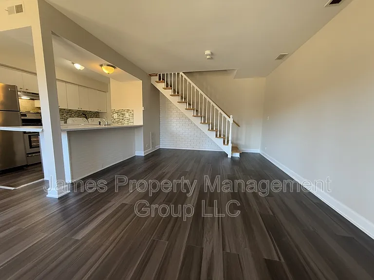 1557 Quaker Ln #114 — Photo 3