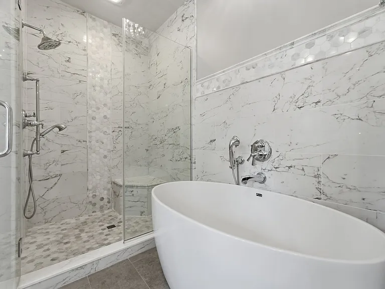 7273 Berkley Sq S — Photo 16