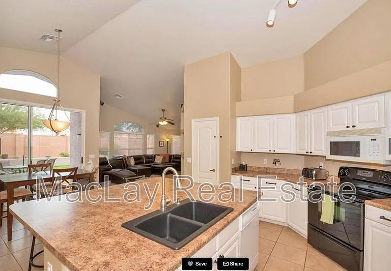 4206 E Redwood Ln — Photo 1