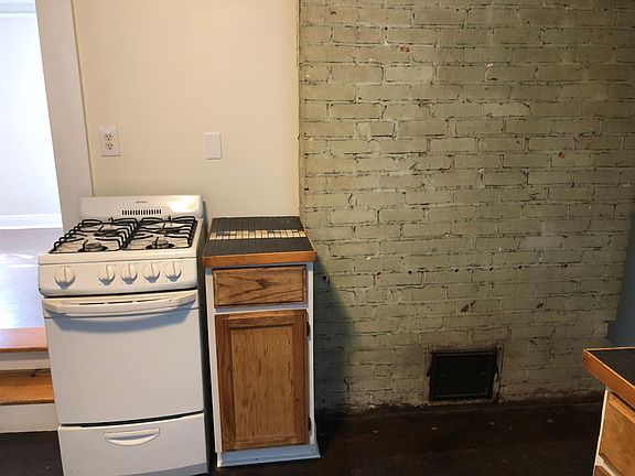 2nd image of 211 1/2 Audubon St
