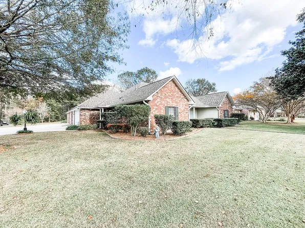 1822 Fairview Dr, Port Allen, LA 70767