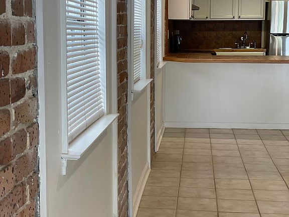 2nd image of 115 Sherwood Forest Dr #B
