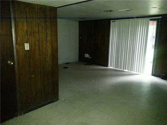 3rd image of 2440 Park Hill Dr