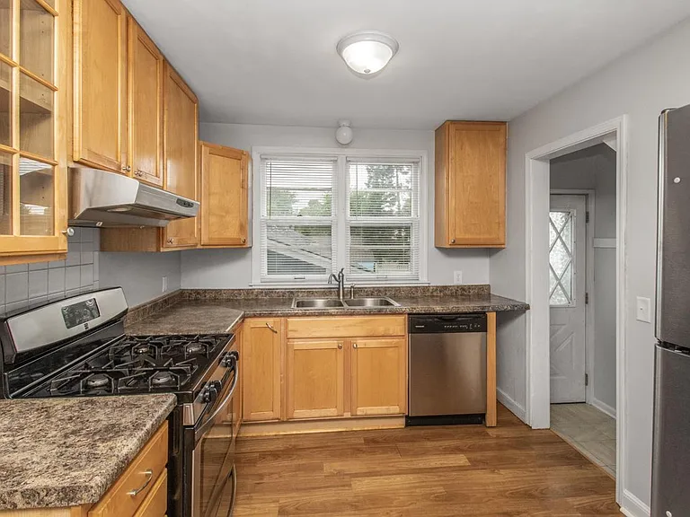 1413 Lake St NE — Photo 8