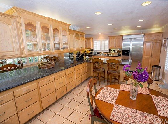 Grand gourmet kitchen