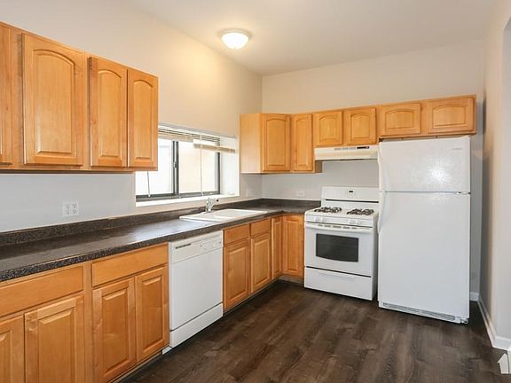 3rd image of 4657 N Lincoln Ave
