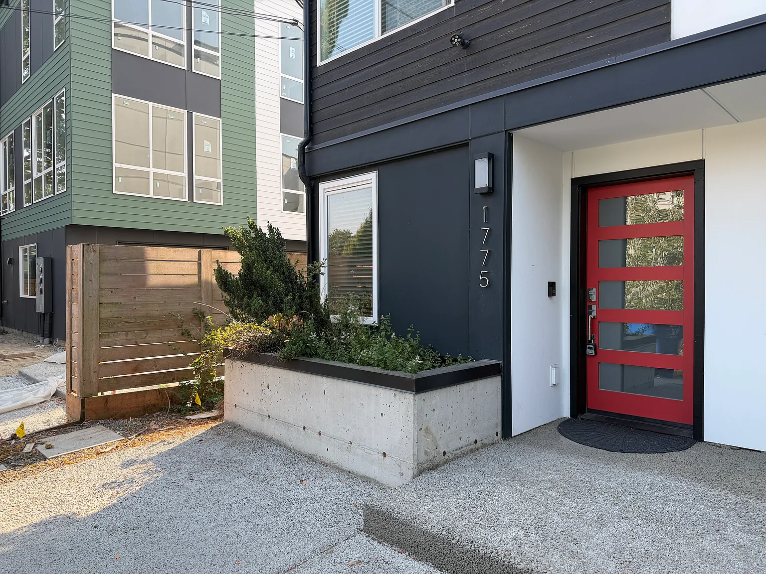 3 bed, 1196 sqft, $3,200 — Photo 1