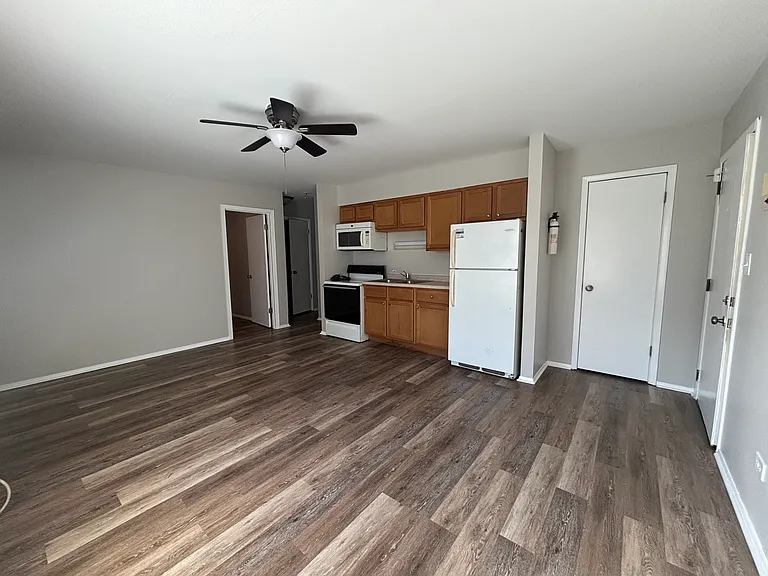 1039 N McAree Rd #103 — Photo 3