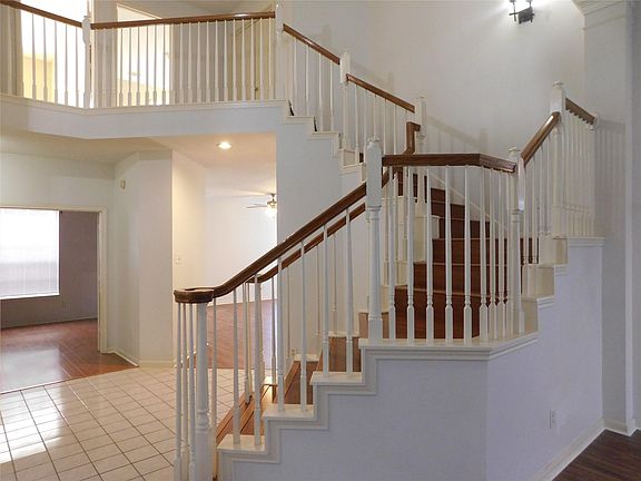 5th image of 2322 Edgewood Dr