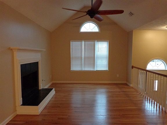 5th image of 50 Emerald Dr