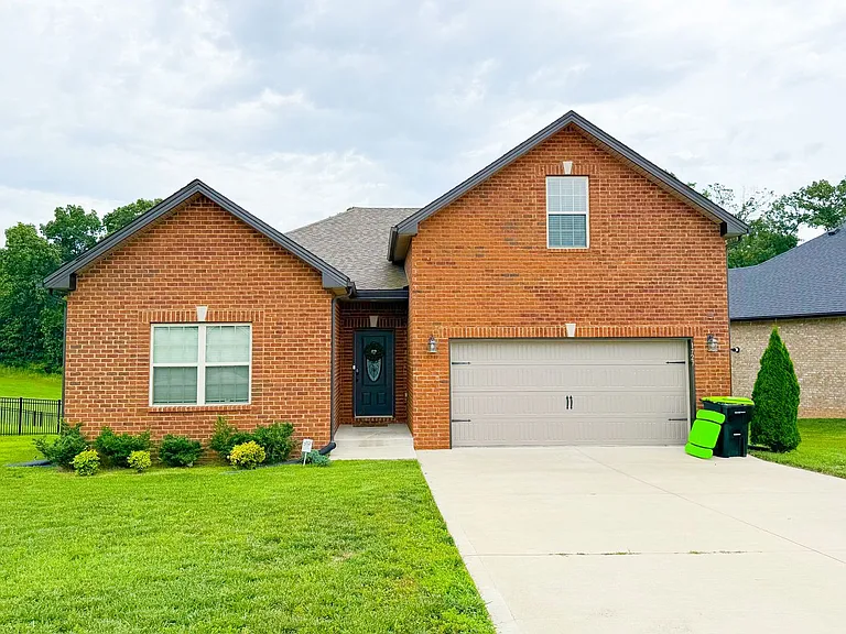 1727 Oak Forest Dr — Photo 1