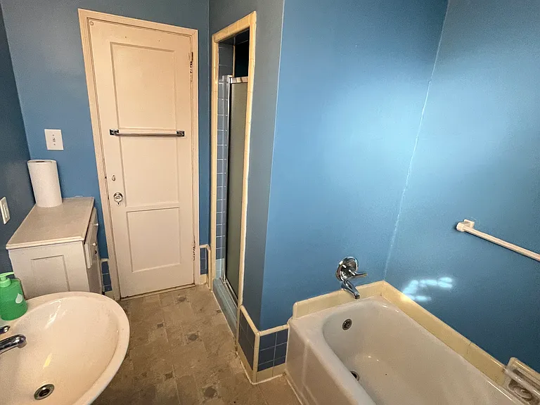 139 S Sweetzer Ave — Photo 15