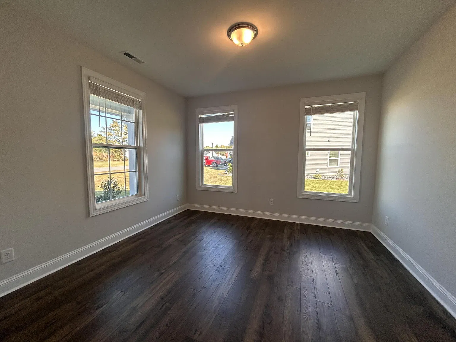 4 bed, 3.5 bath, 3467 sqft, $2,850 — Photo 2