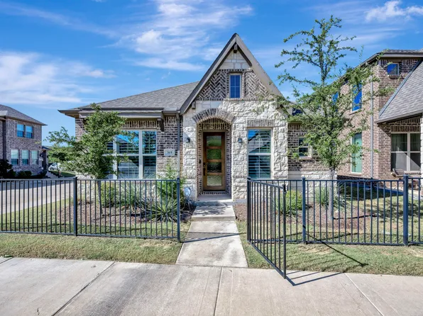 319 Park Dr, Euless, TX 76040