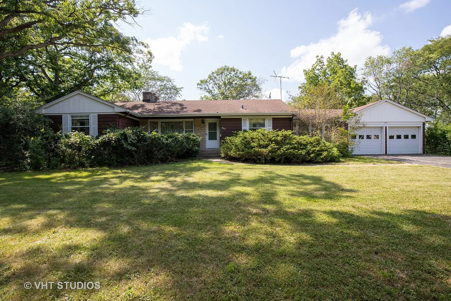664 Pine Ct photo 1