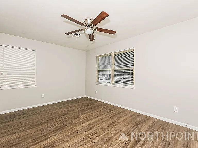 2207 Dennis St — Photo 9