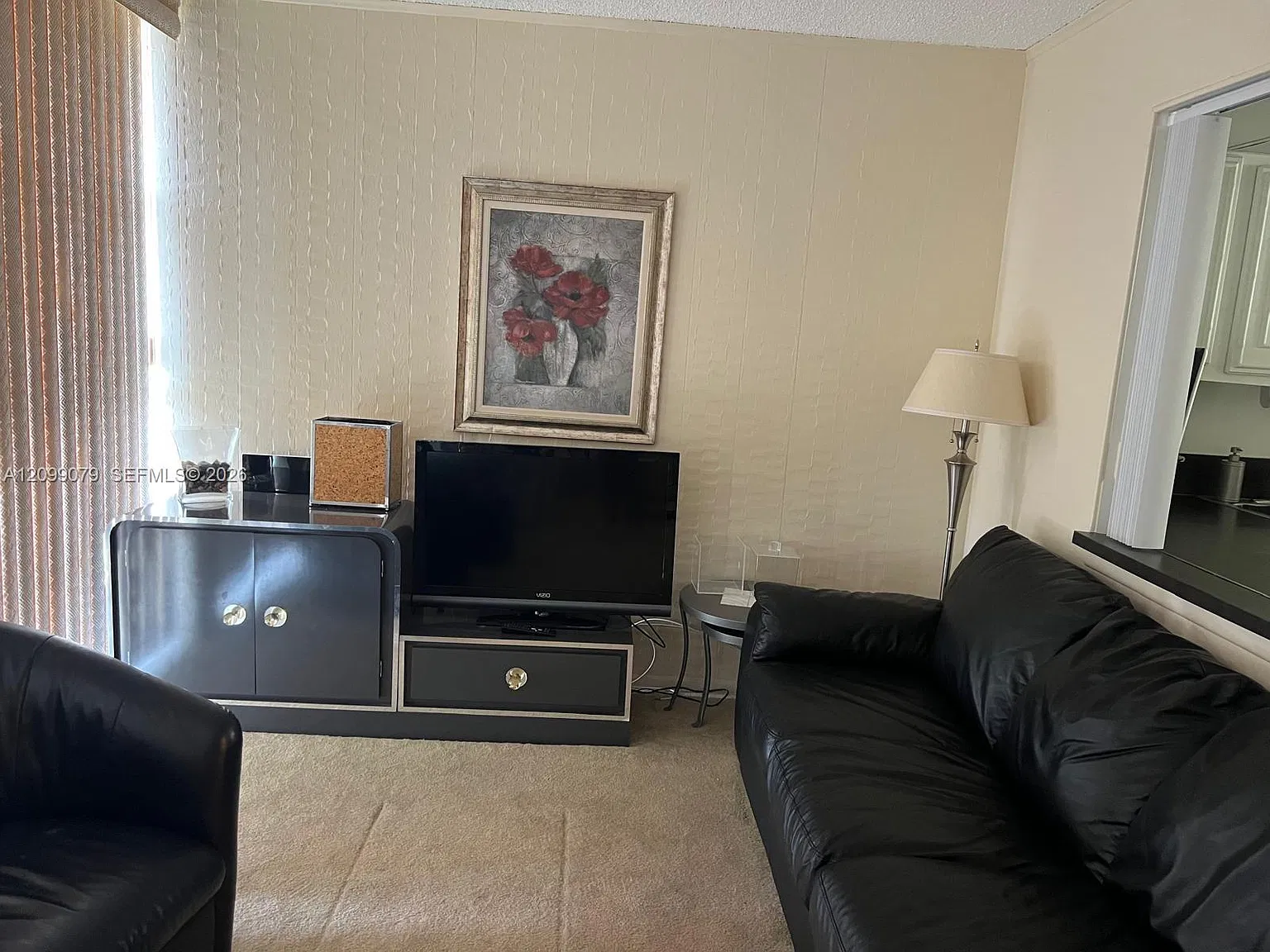 Desoto Park Condo — Photo 2