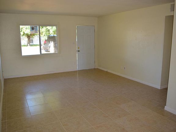 5th image of 3419 W Solano Dr N