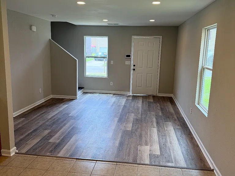 220 Farmington Dr — Photo 10