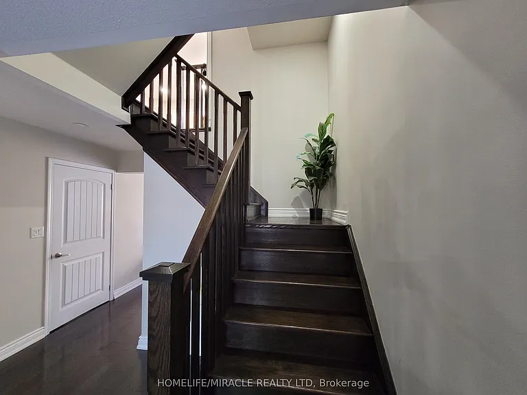 34 Donomore Dr — Photo 8