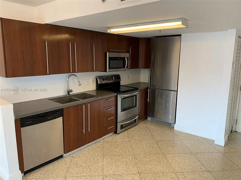 498 SW 2nd St #2C