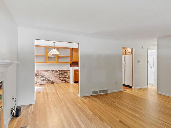 5th image of 136 Ridge Rd