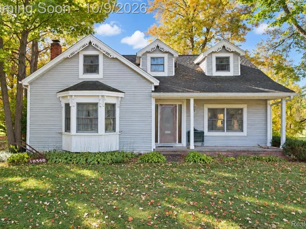 10350 Oakhill Rd, Holly, MI 48442