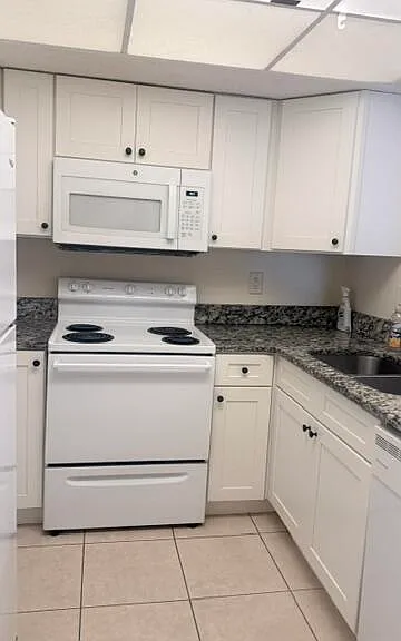 1520 SE Royal Green Cir #206 — Photo 4