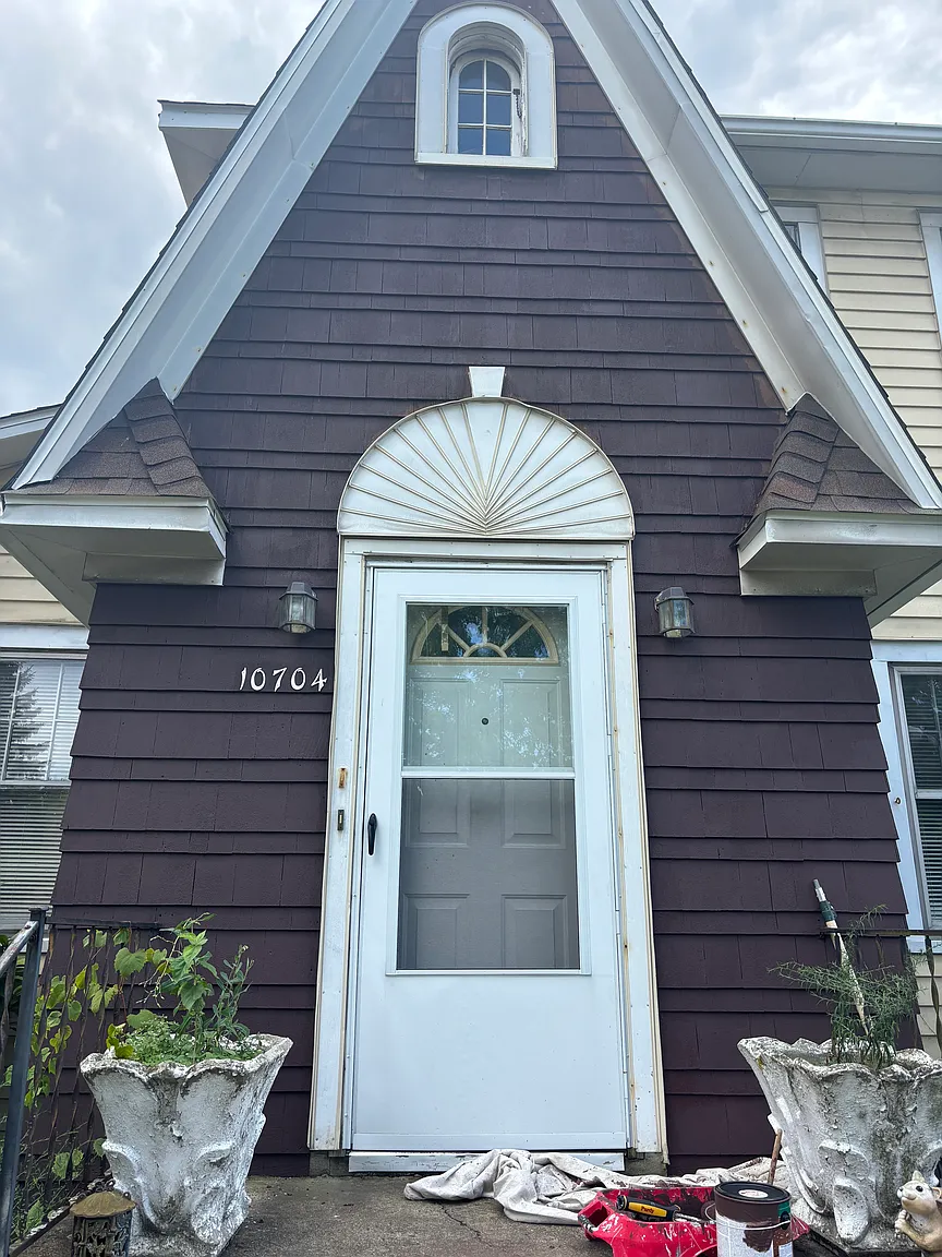 10704 Penfield Ave photo 1