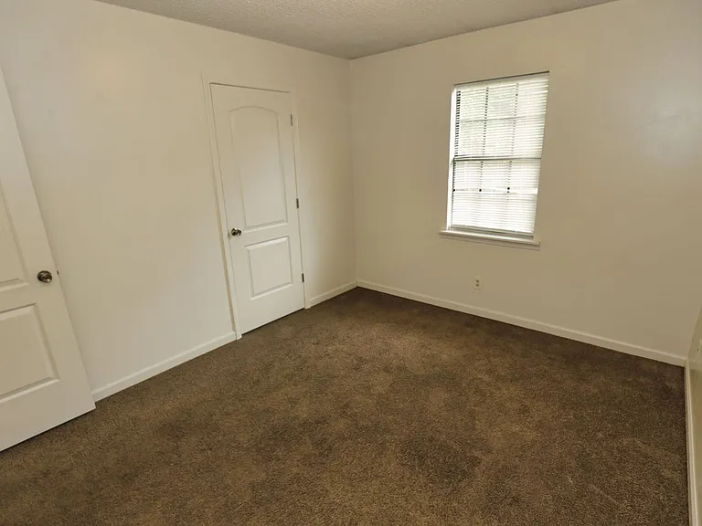 410 Madison Ave NW — Photo 7