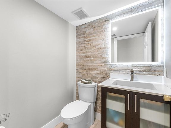 5th image of 5309 Eagle Cay Court